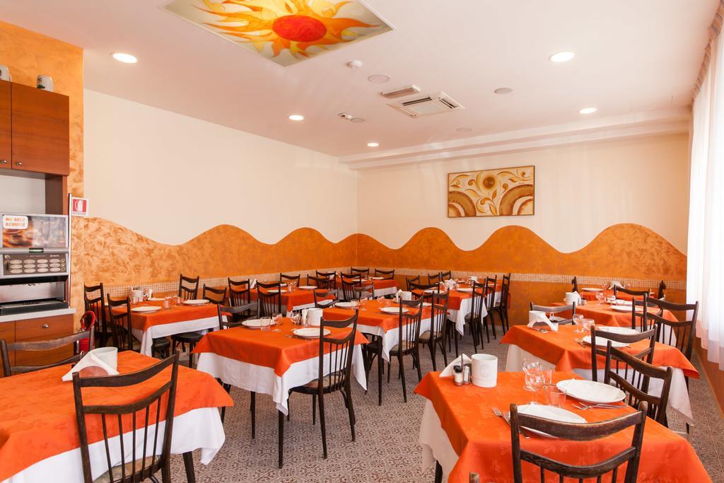 Hotel Sandra Gatteo a Mare Ngoại thất bức ảnh