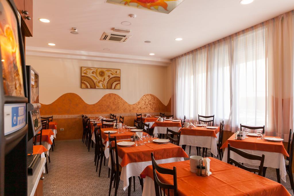 Hotel Sandra Gatteo a Mare Ngoại thất bức ảnh