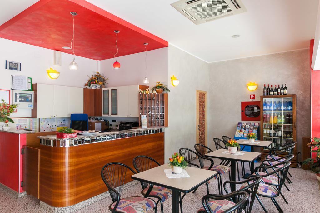Hotel Sandra Gatteo a Mare Ngoại thất bức ảnh