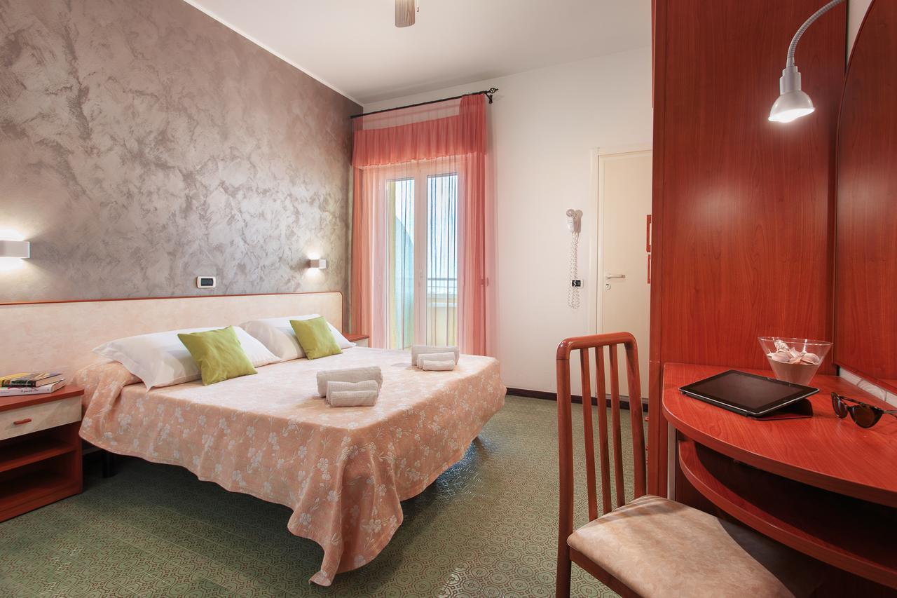 Hotel Sandra Gatteo a Mare Ngoại thất bức ảnh