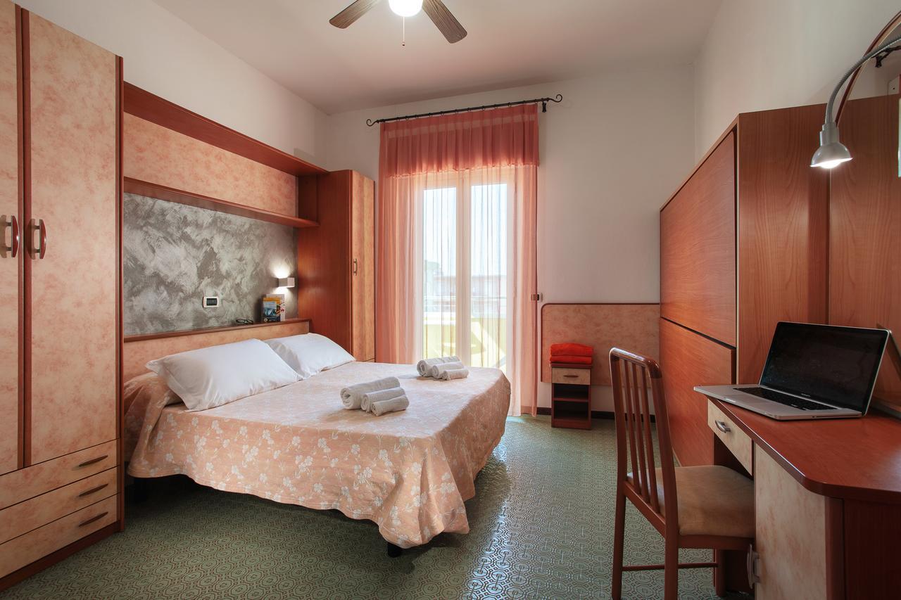 Hotel Sandra Gatteo a Mare Ngoại thất bức ảnh