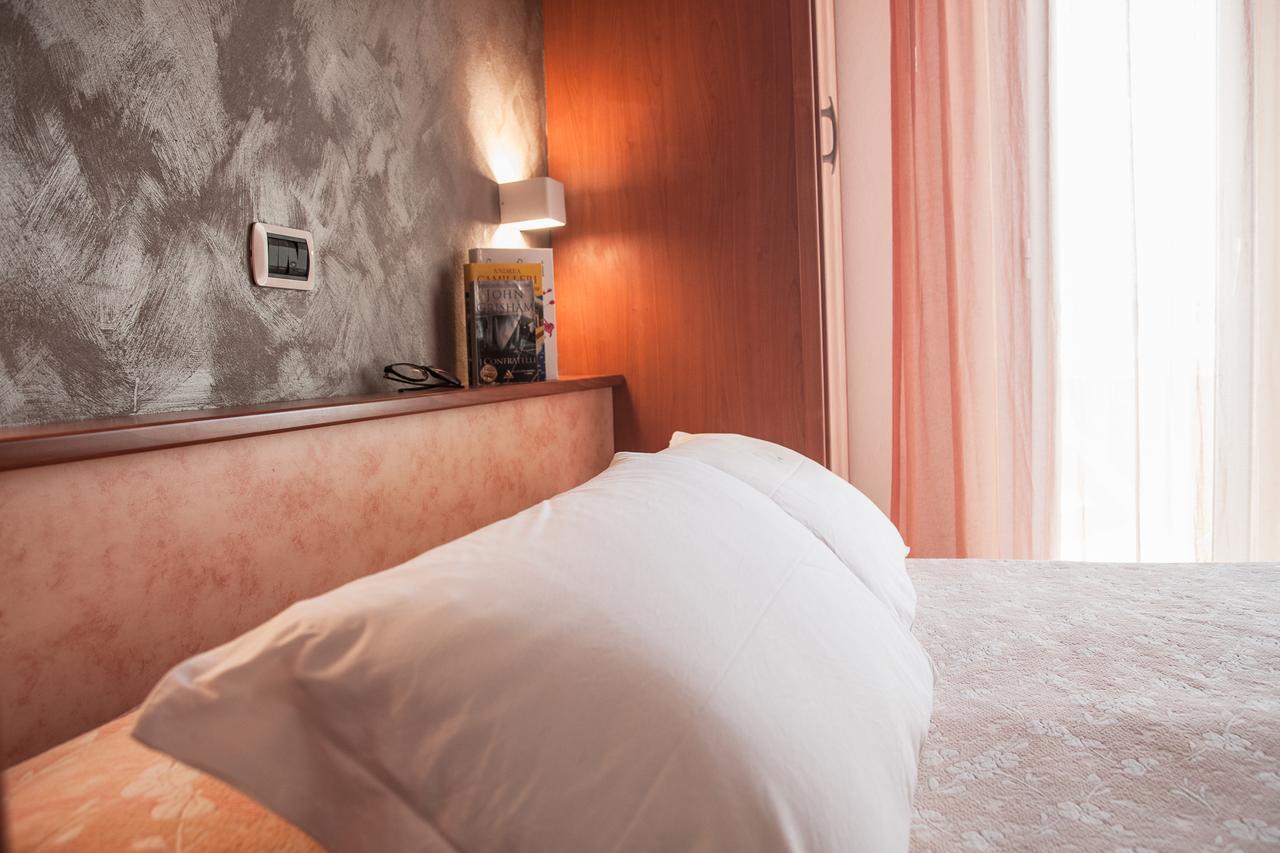 Hotel Sandra Gatteo a Mare Ngoại thất bức ảnh