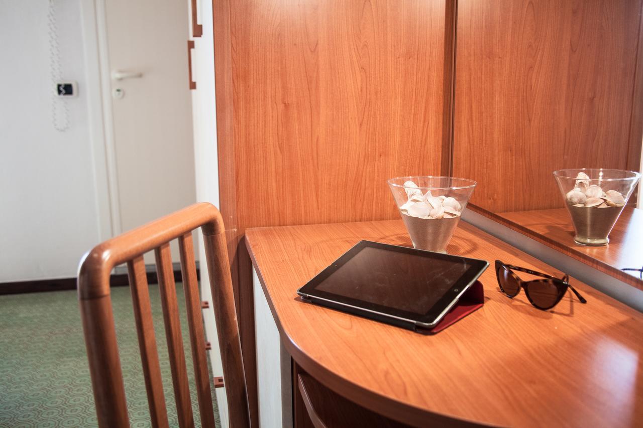 Hotel Sandra Gatteo a Mare Ngoại thất bức ảnh