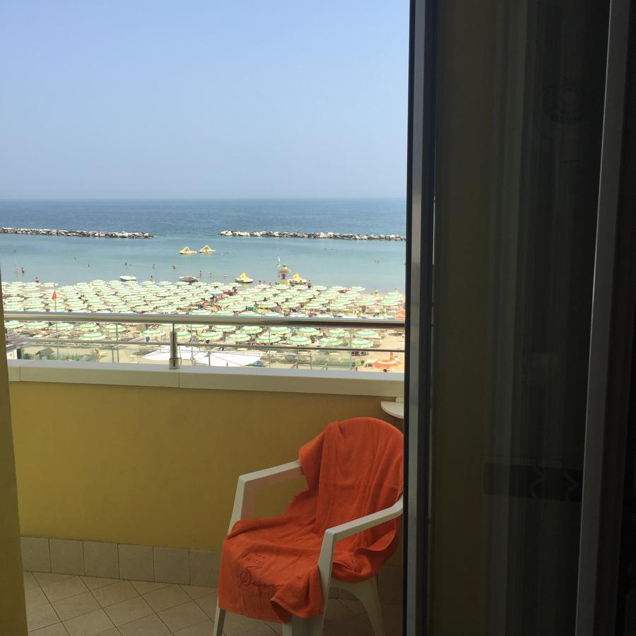 Hotel Sandra Gatteo a Mare Ngoại thất bức ảnh