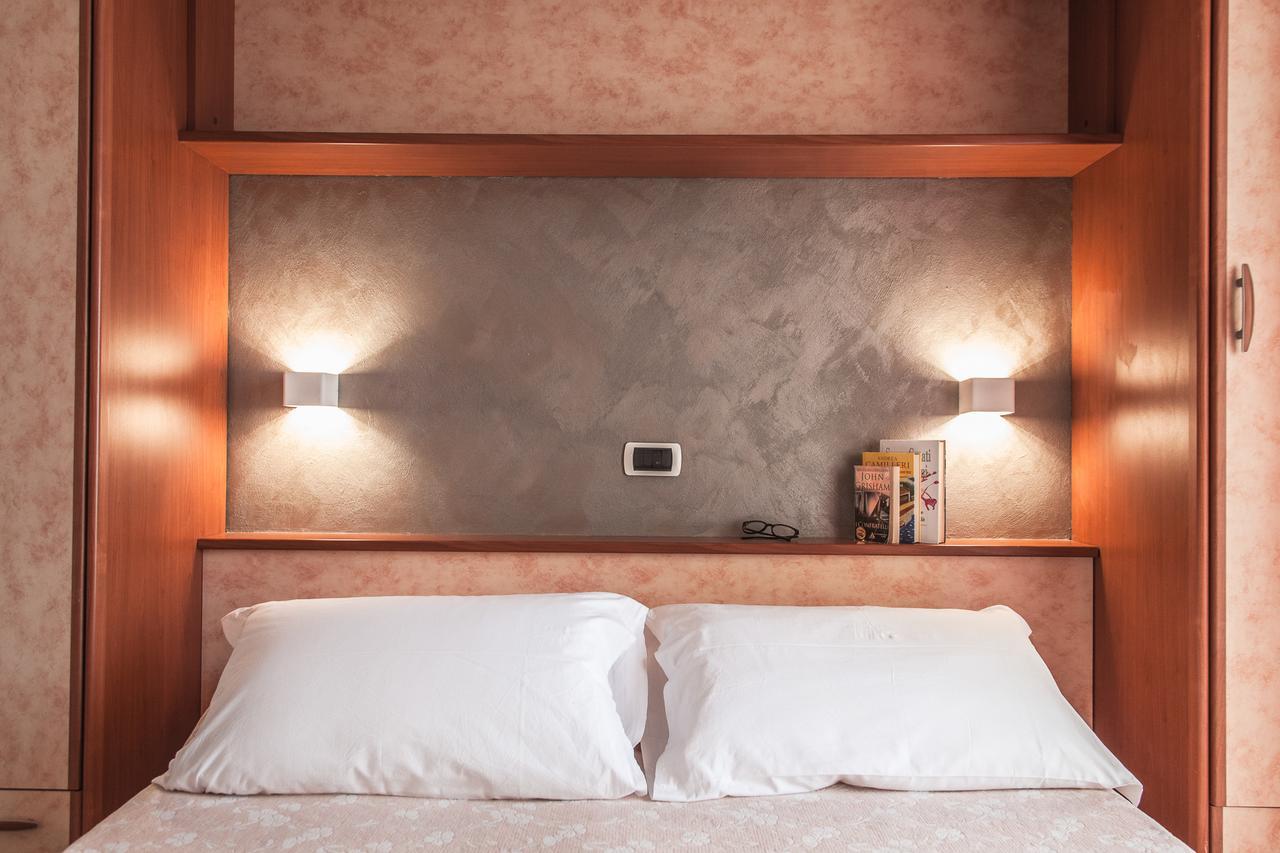 Hotel Sandra Gatteo a Mare Ngoại thất bức ảnh