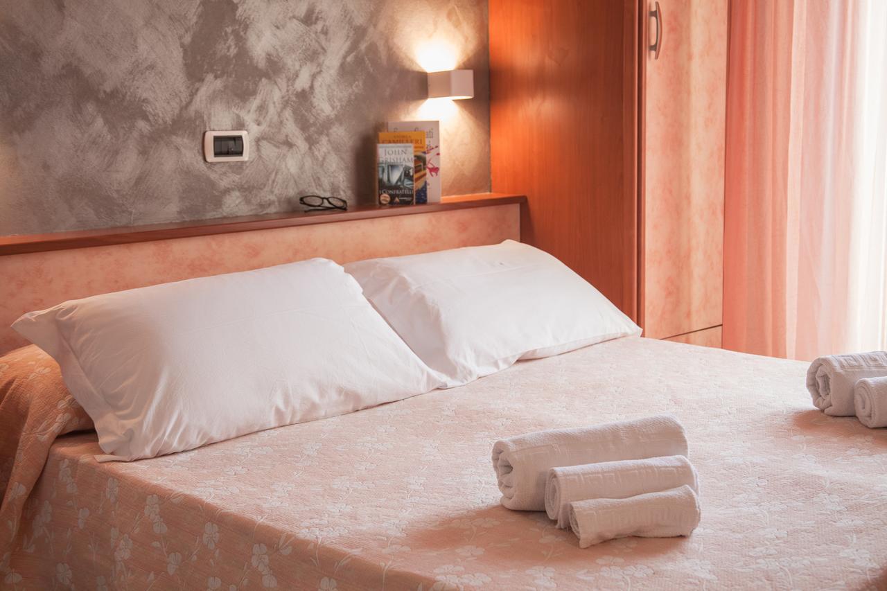 Hotel Sandra Gatteo a Mare Ngoại thất bức ảnh